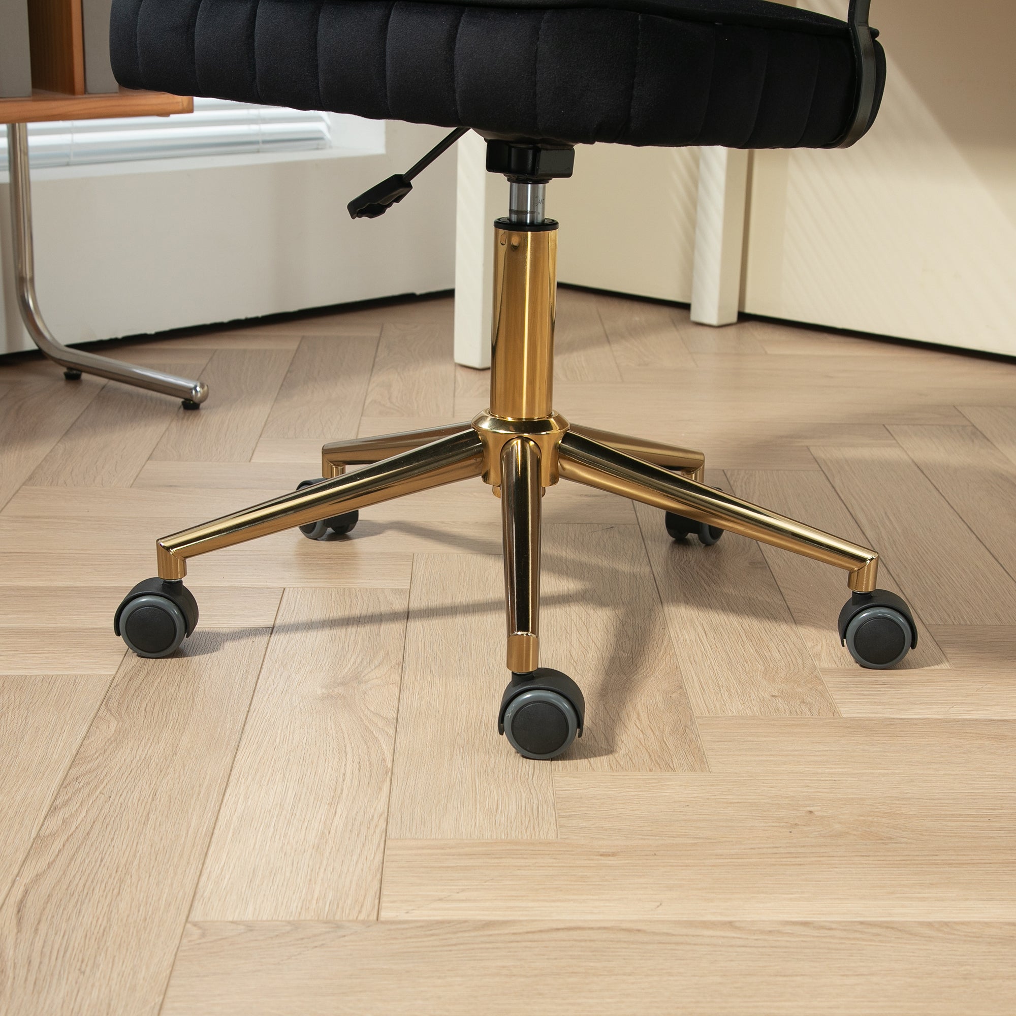 Modern Velvet Home Office Desk Chair with Adjustable Height and Swivel Wheels