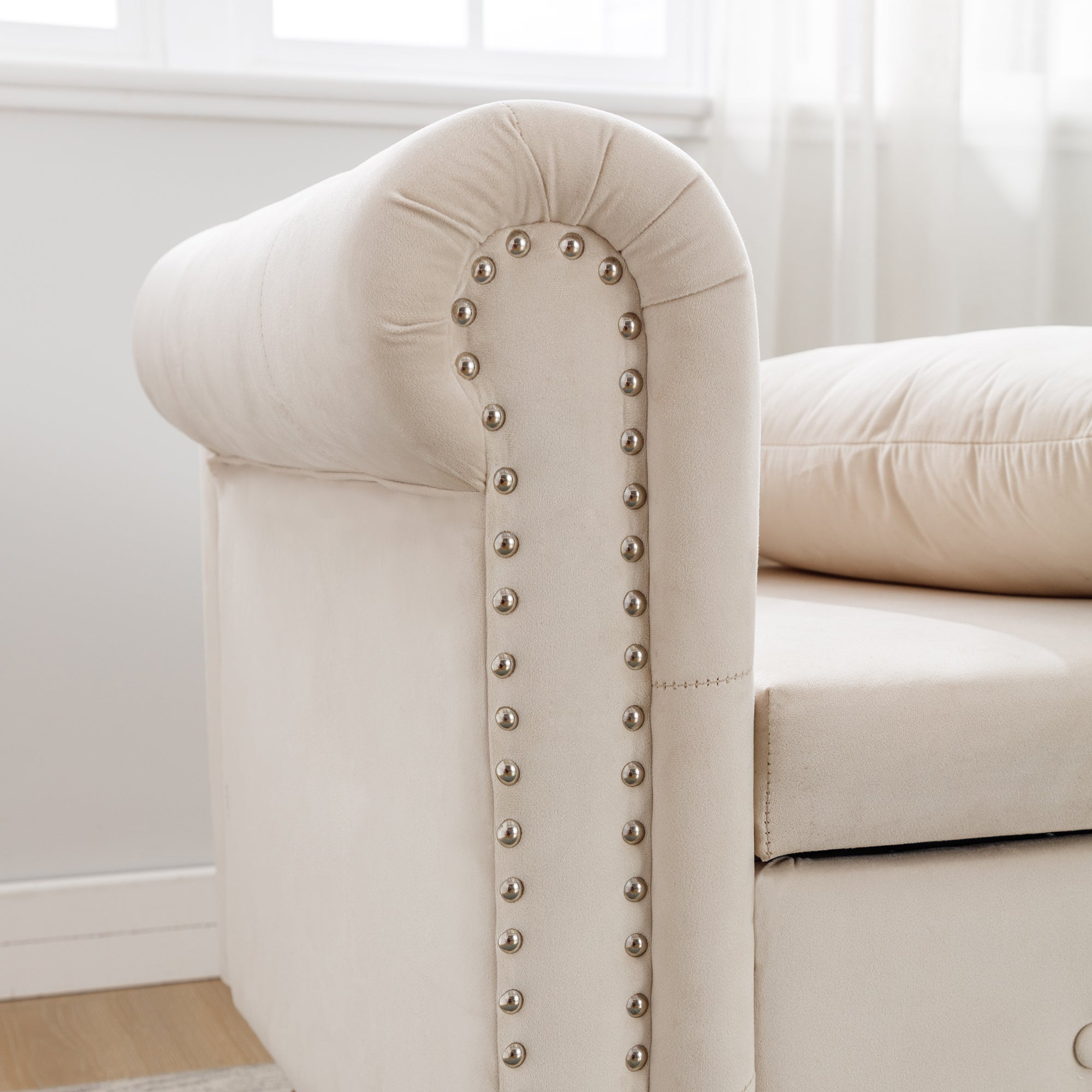 Tufted Velvet Upholstered Rolled Arm Nailhead Chaise Lounge