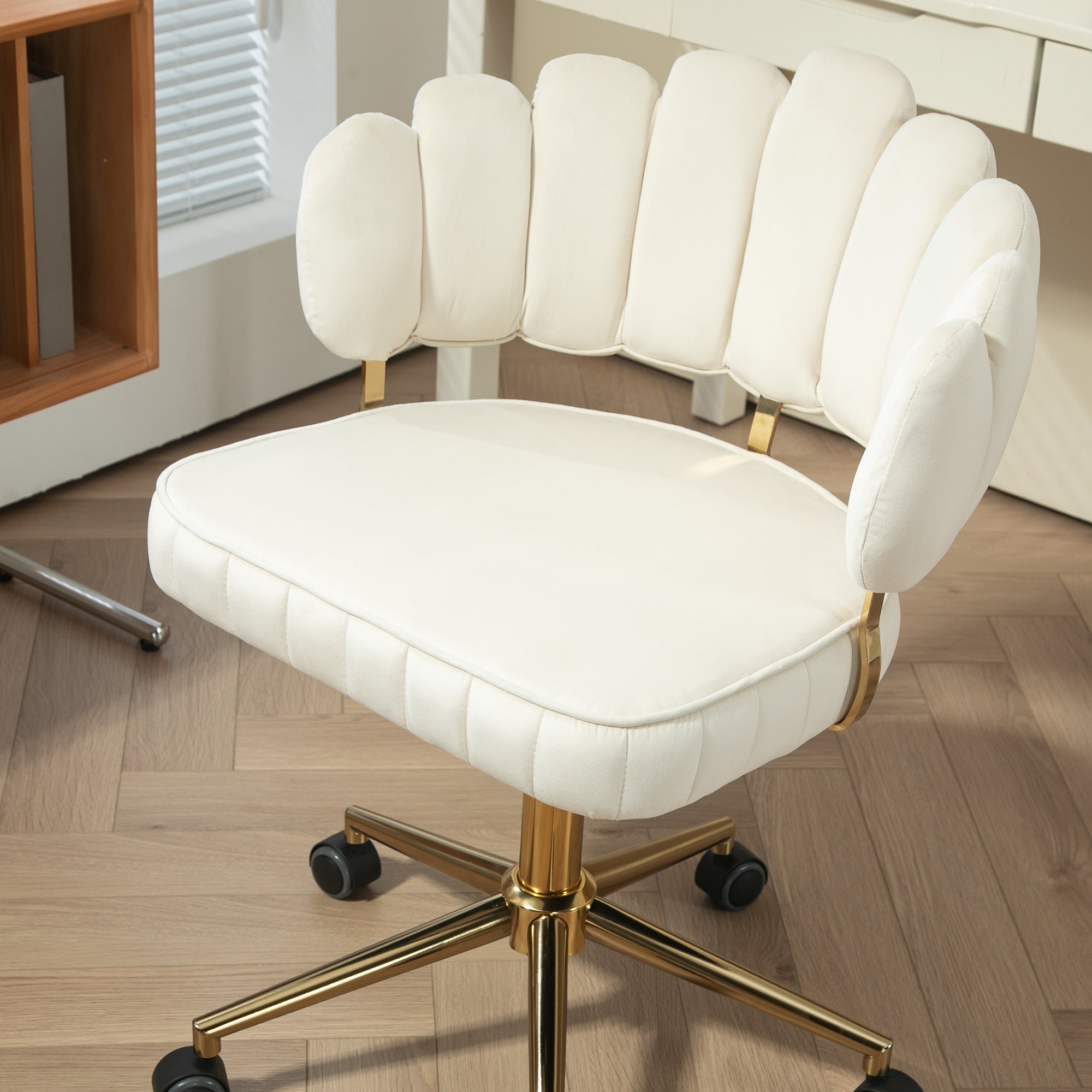 Modern Velvet Home Office Desk Chair with Adjustable Height and Swivel Wheels