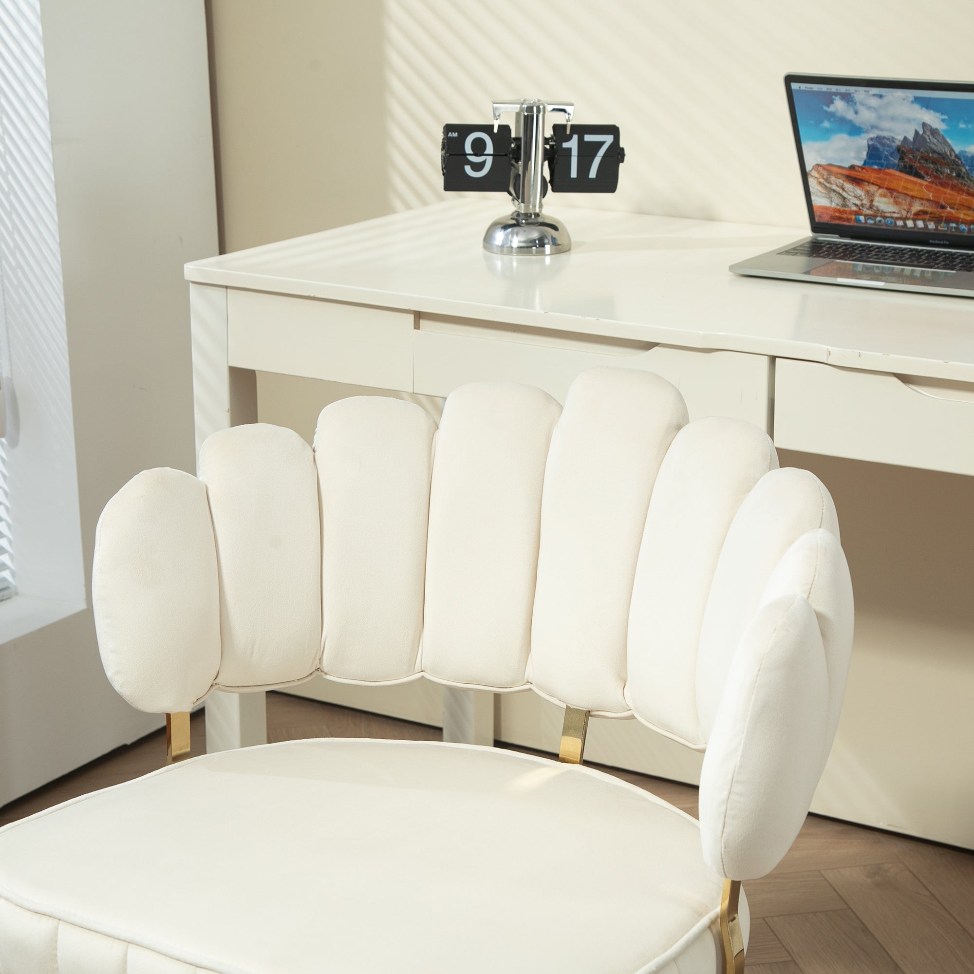 Modern Velvet Home Office Desk Chair with Adjustable Height and Swivel Wheels