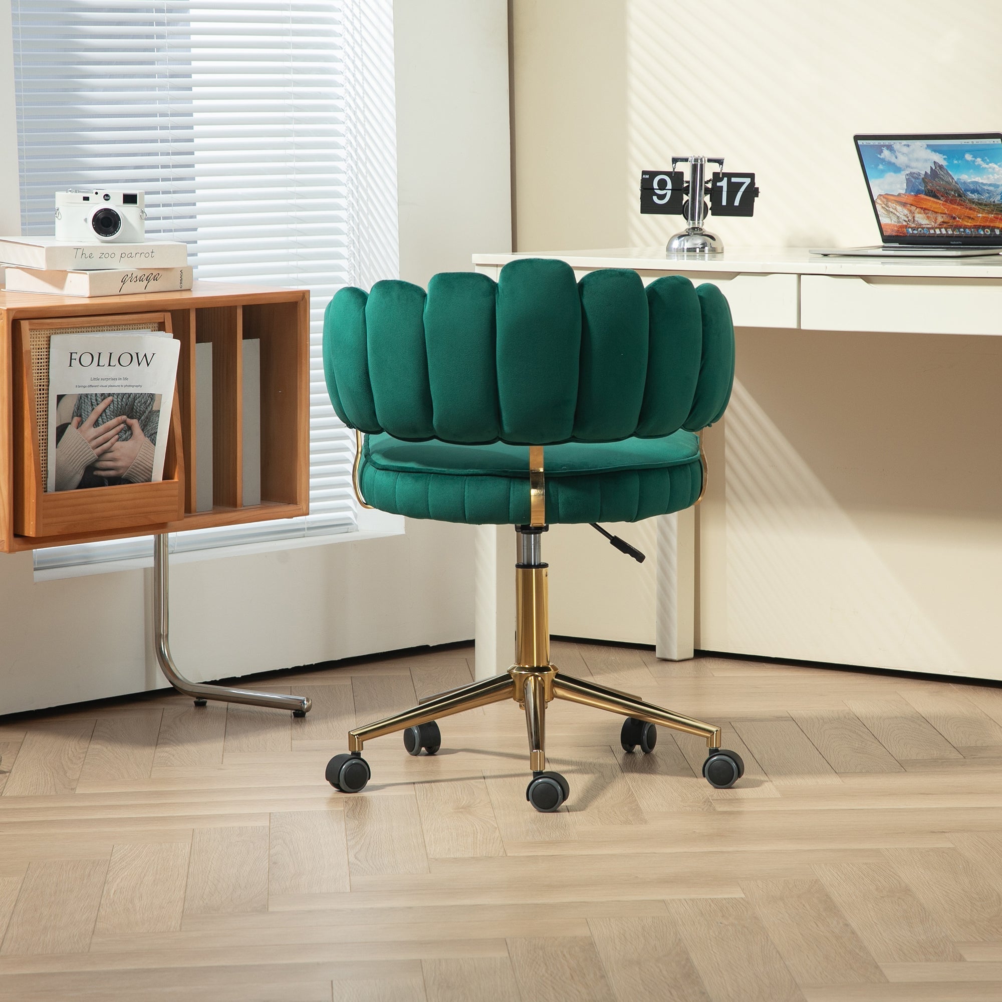 Modern Velvet Home Office Desk Chair with Adjustable Height and Swivel Wheels
