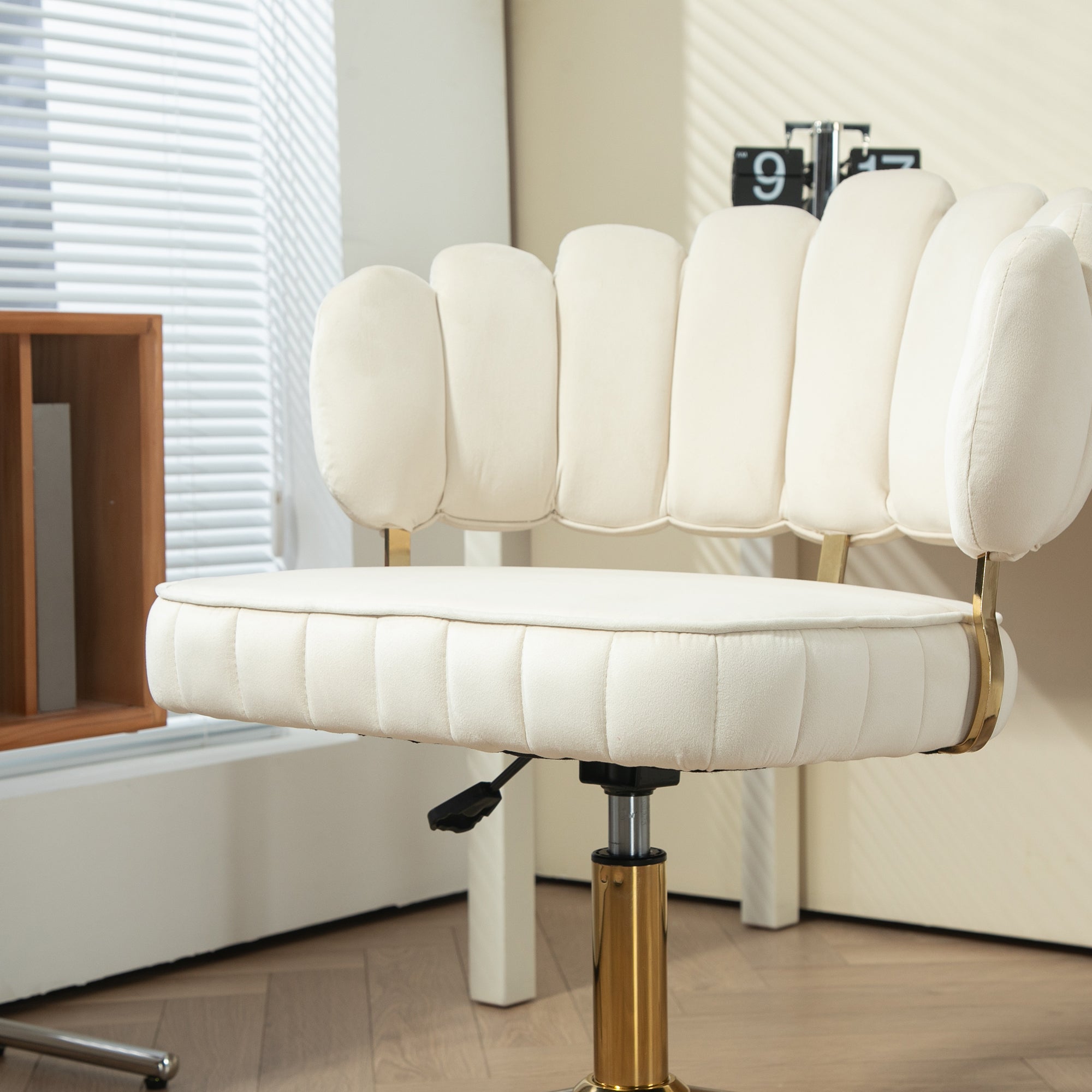 Modern Velvet Home Office Desk Chair with Adjustable Height and Swivel Wheels