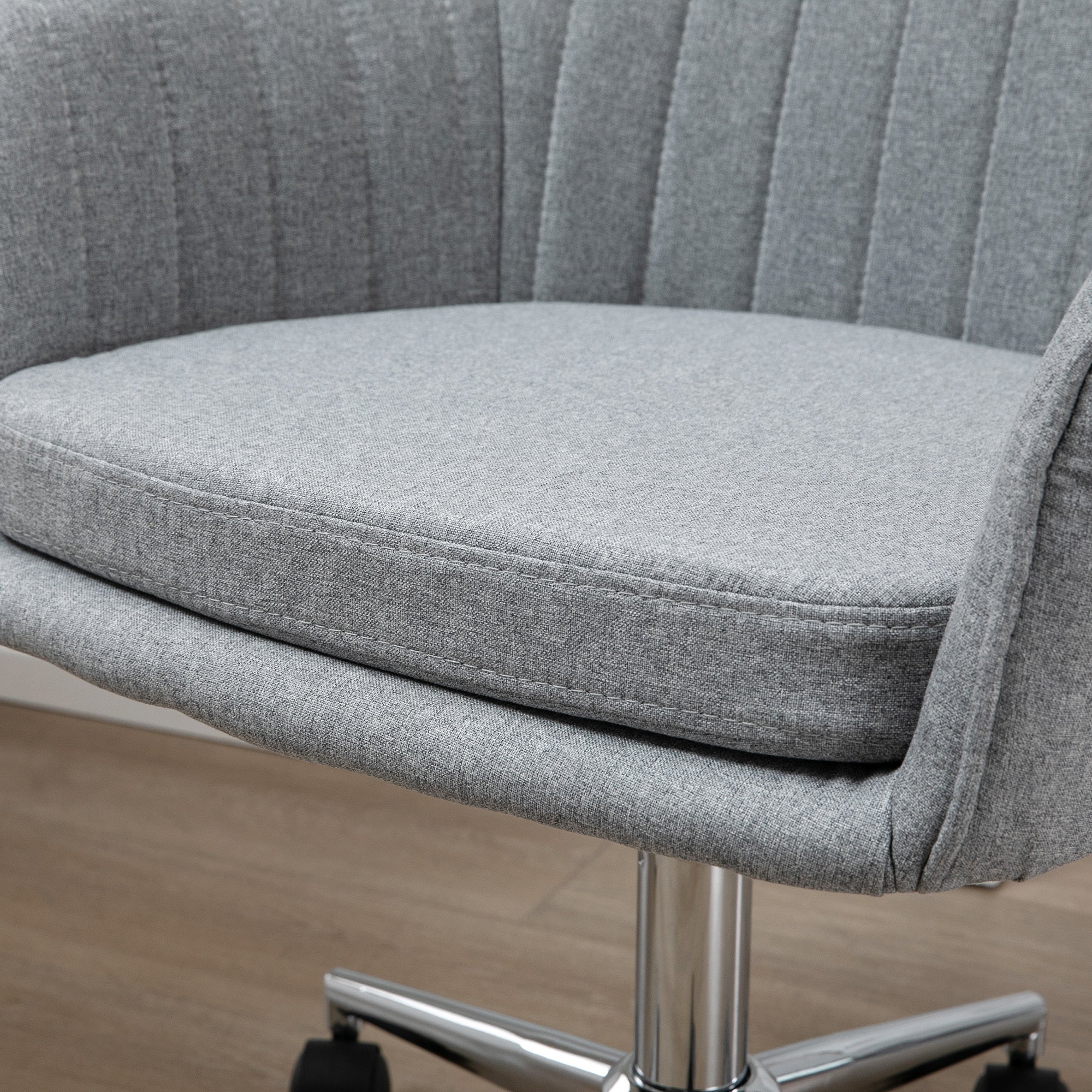 Swivel Desk Chair with Tub Shape Design & Lined Pattern Back