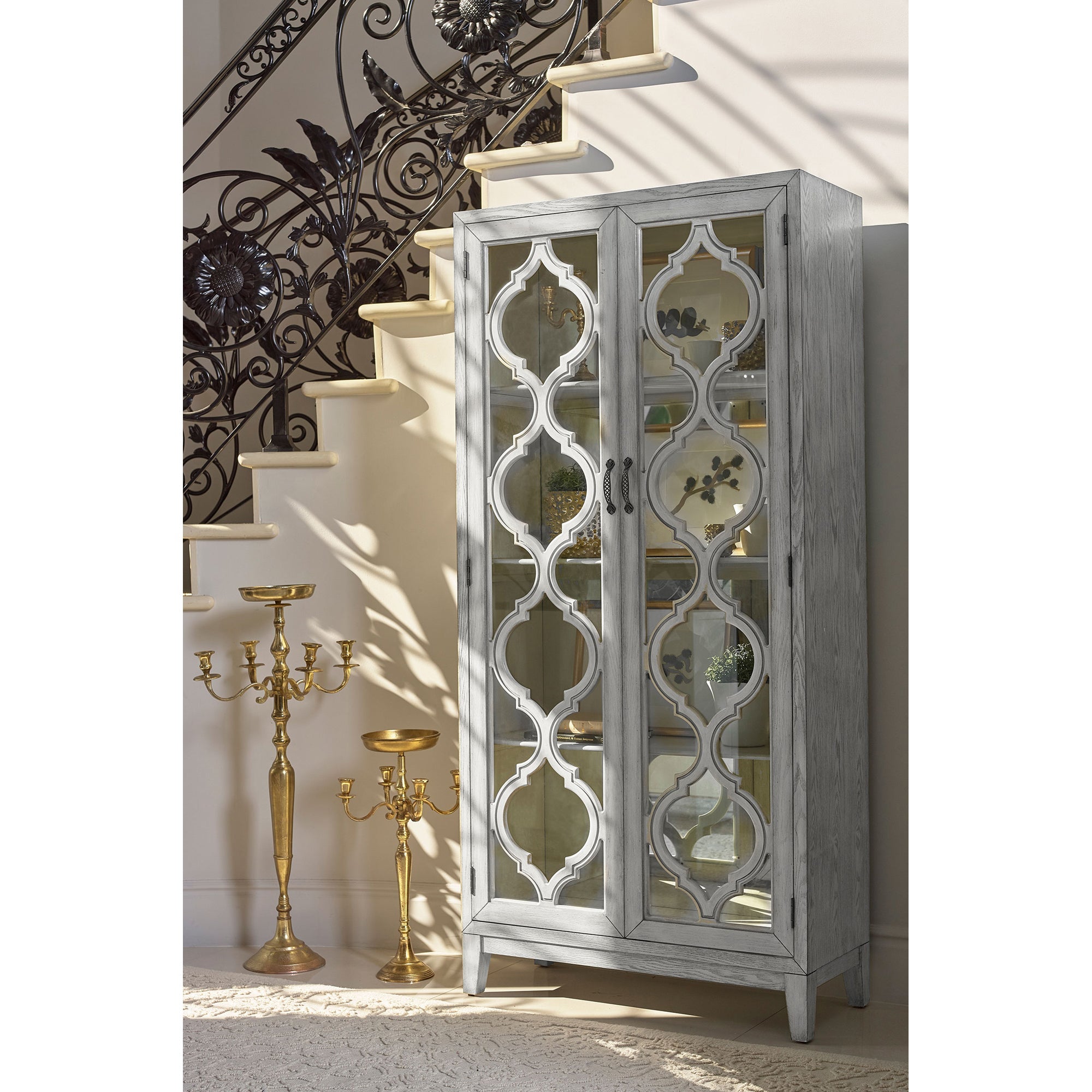 Leslie Antique White 2-door Cabinet