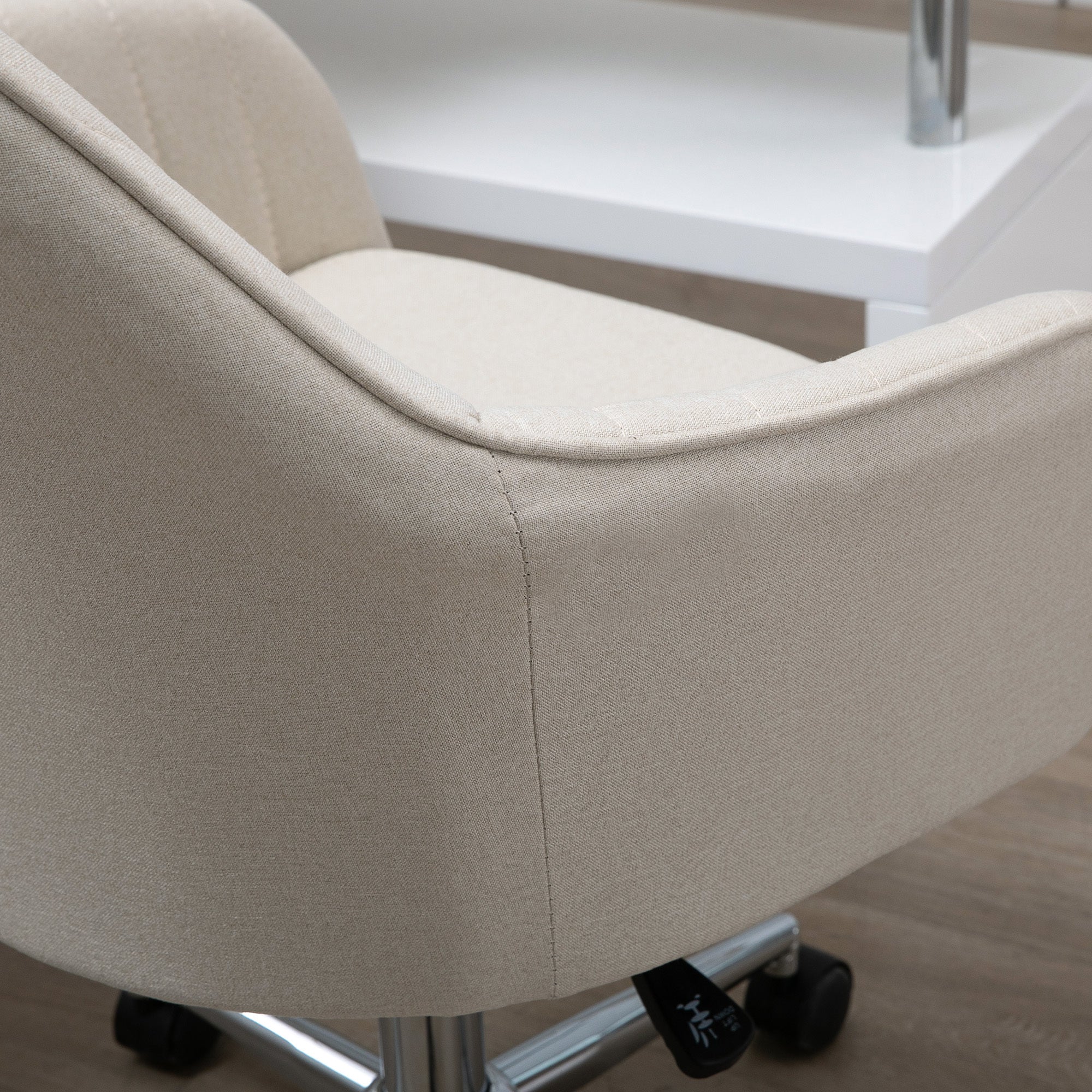 Swivel Desk Chair with Tub Shape Design & Lined Pattern Back