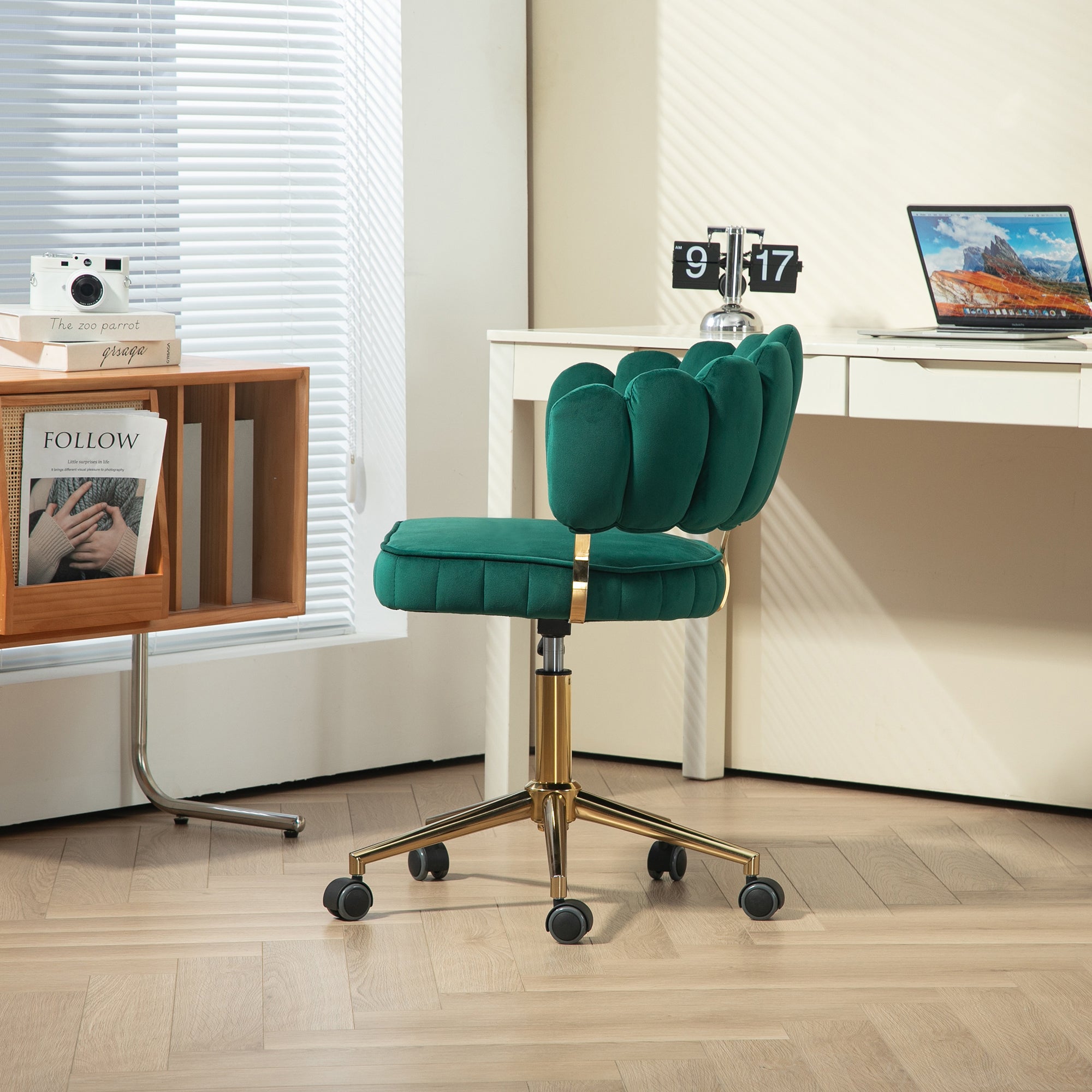 Modern Velvet Home Office Desk Chair with Adjustable Height and Swivel Wheels