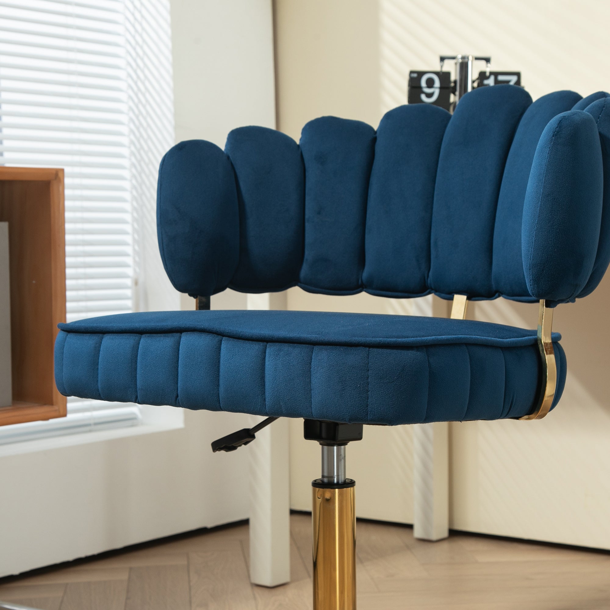 Modern Velvet Home Office Desk Chair with Adjustable Height and Swivel Wheels