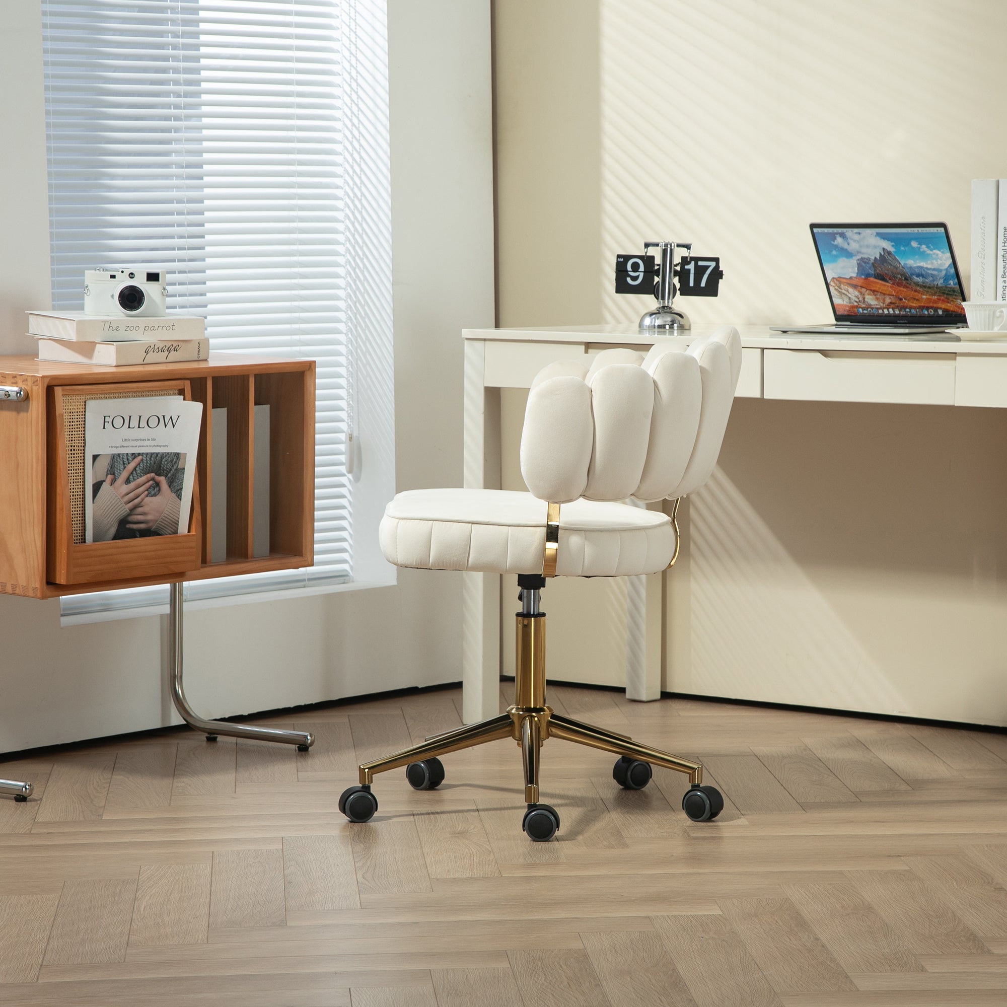 Modern Velvet Home Office Desk Chair with Adjustable Height and Swivel Wheels