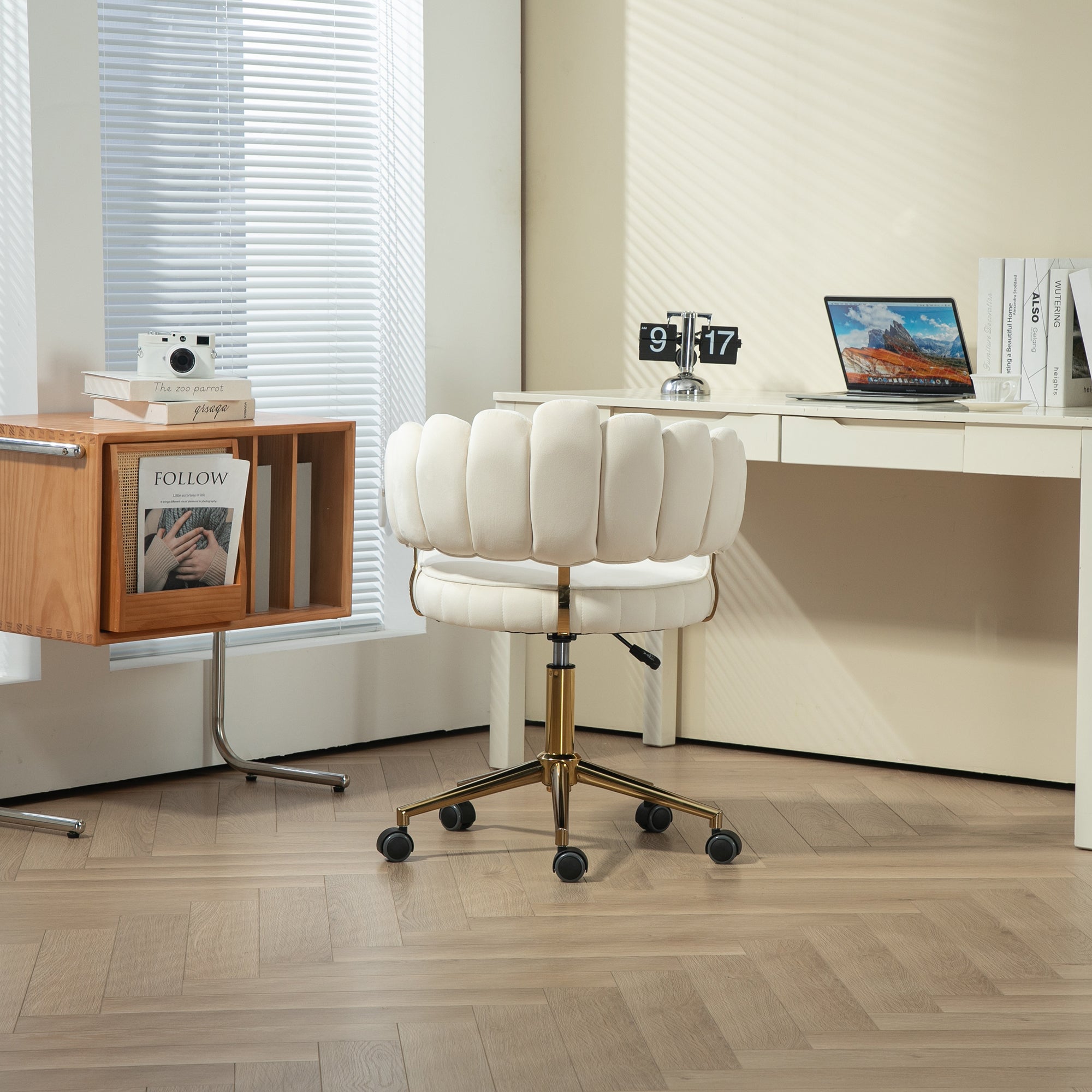 Modern Velvet Home Office Desk Chair with Adjustable Height and Swivel Wheels