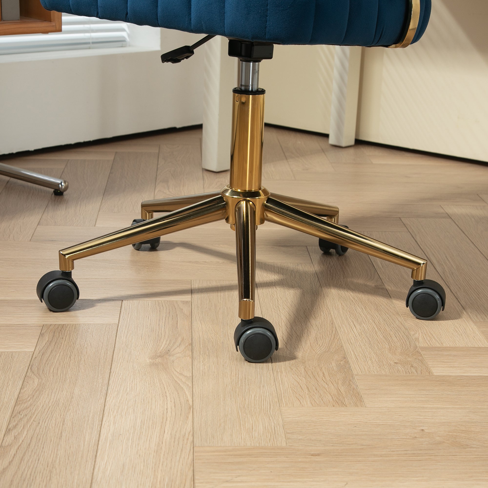 Modern Velvet Home Office Desk Chair with Adjustable Height and Swivel Wheels